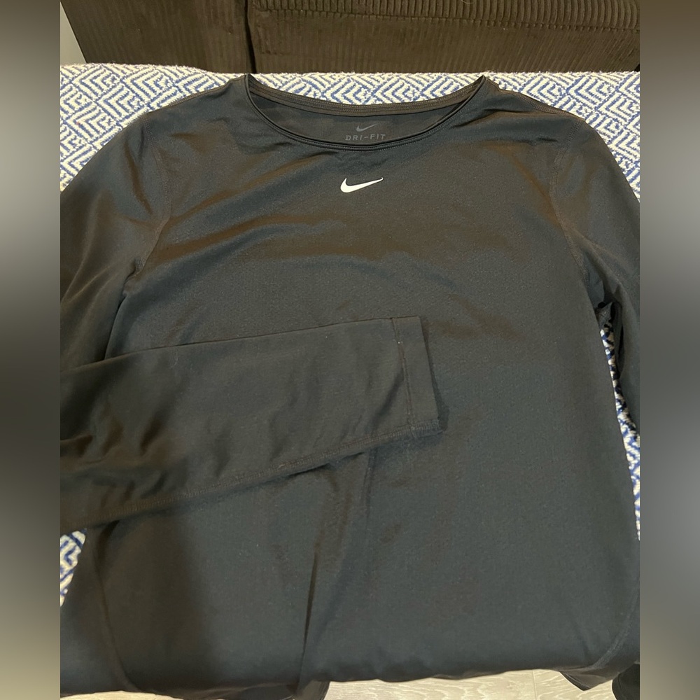 Nike Women’s Black Long Sleeve Shirt